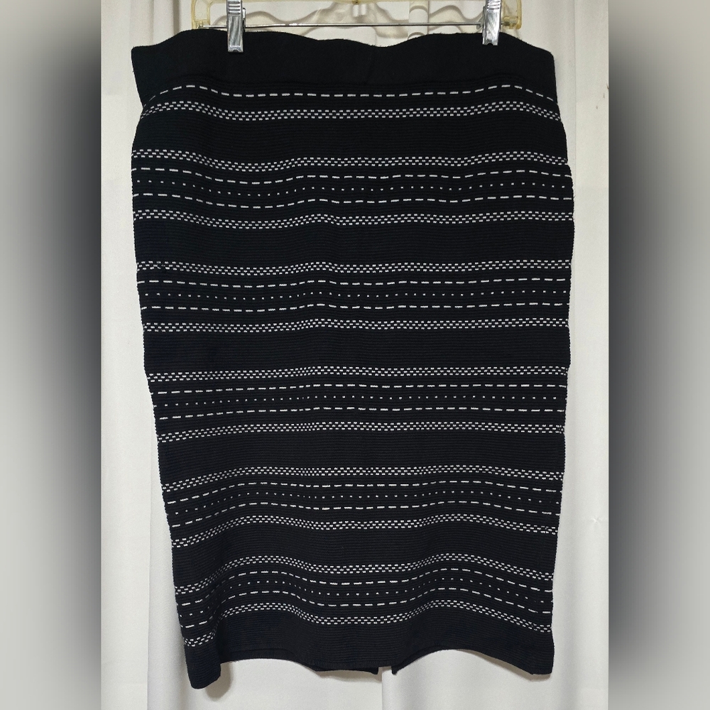 Women's Black/White Striped Skirt Size XL EST. 1945